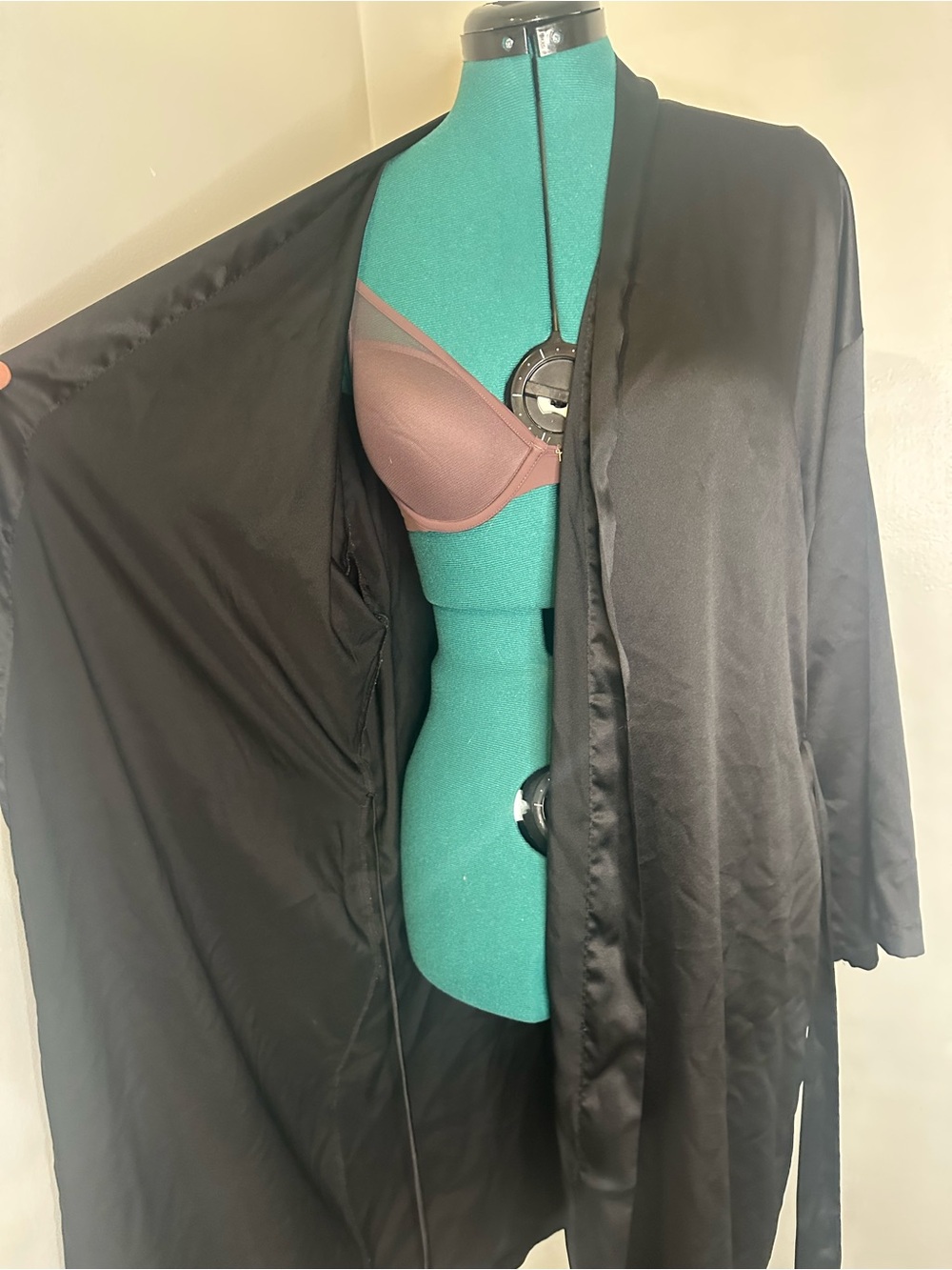 VICTORIA SECRET BLACK ROBE - Picture 7 of 10